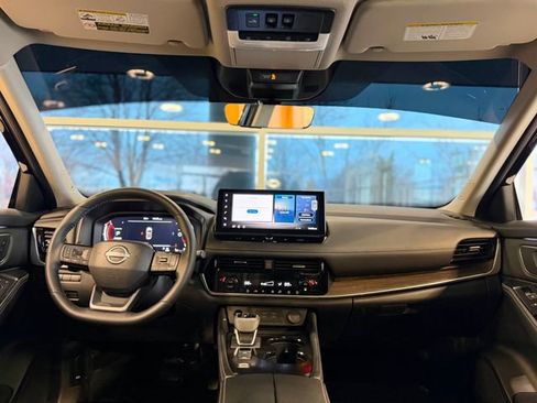 Used 2025 Nissan Rogue Platinum image 38