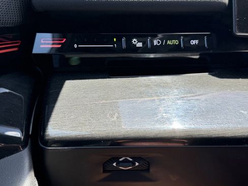 Certified 2025 BMW 530i RWD image 30