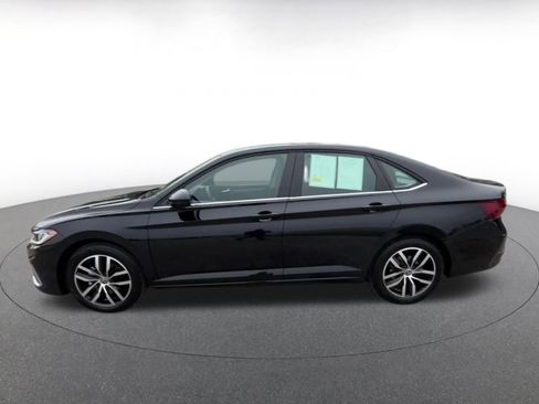 Used 2025 Volkswagen Jetta SE image 9