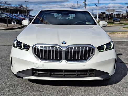 Certified 2025 BMW 530i xDrive w/ Premium Package image 2