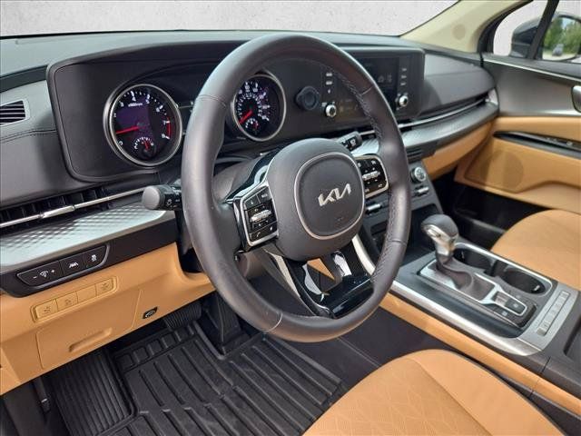 Used 2024 Kia Carnival LX FWD image 10