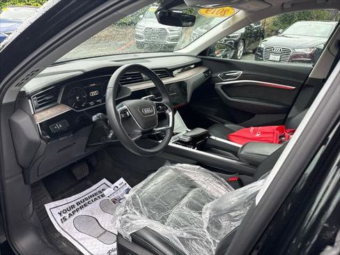 Used 2019 Audi e-tron Prestige w/ Prestige Package AWD/4WD image 5