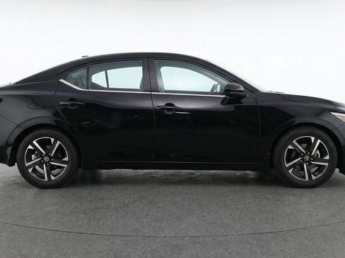 Used 2025 Nissan Sentra SV FWD image 11
