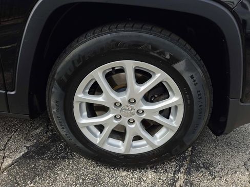 Used 2018 Jeep Cherokee Latitude FWD image 16