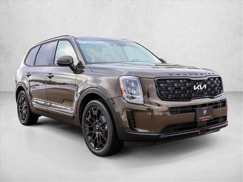 Used 2022 Kia Telluride EX w/ EX Premium Package image 3
