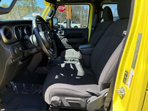 Used 2023 Jeep Wrangler Unlimited w/ Cold Weather Group AWD/4WD image 12