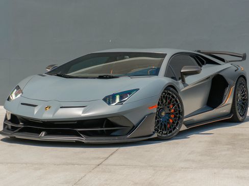 Used 2019 Lamborghini Aventador SVJ AWD/4WD image 3