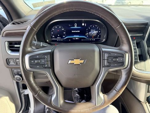 Used 2023 Chevrolet Suburban LT w/ Luxury Package image 16