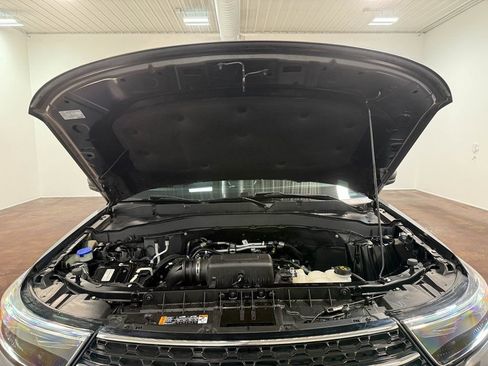 Used 2022 Ford Explorer XLT image 19