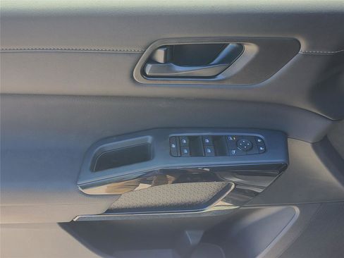 New 2025 Nissan Pathfinder SV w/ SV Premium Package image 22