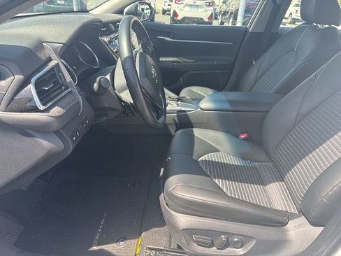 Used 2018 Toyota Camry SE image 16