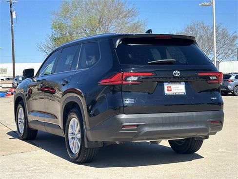 Certified 2024 Toyota Grand Highlander XLE image 3