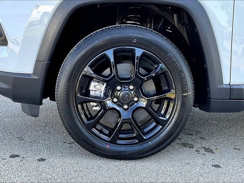 New 2026 Jeep Compass Latitude image 12