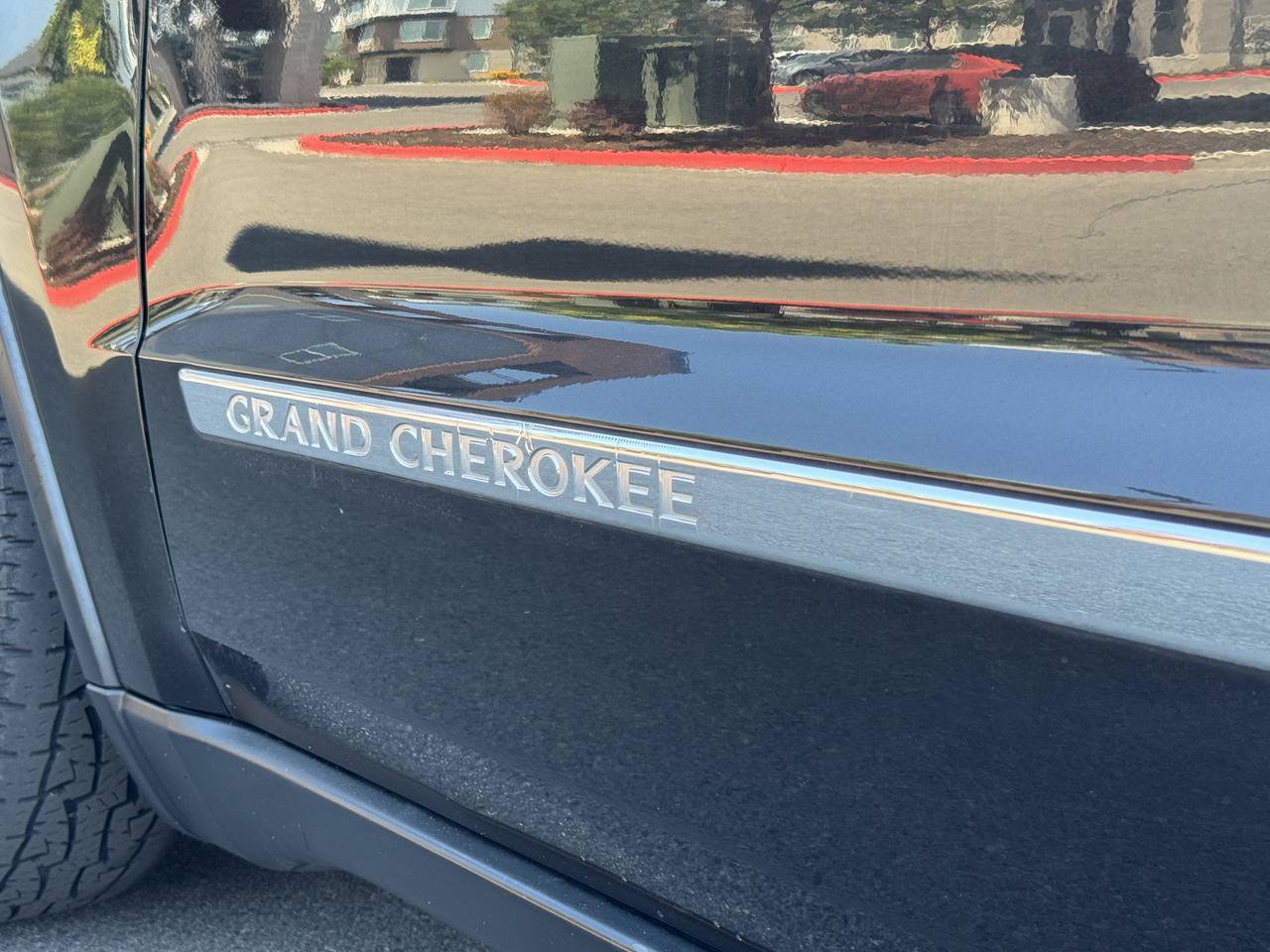 Used 2012 Jeep Grand Cherokee Laredo AWD/4WD image 9