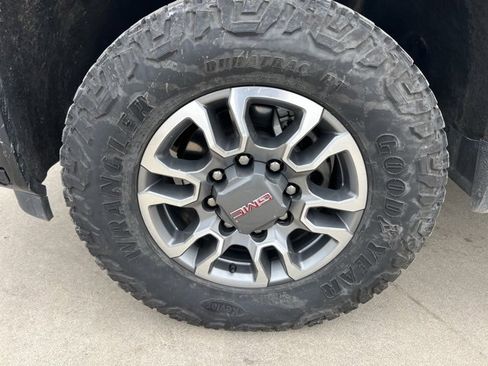 Used 2024 GMC Sierra 2500 SLE image 9