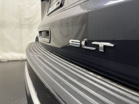 Used 2024 GMC Yukon XL SLT image 40