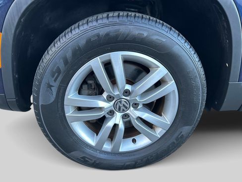 Used 2016 Volkswagen Tiguan SE image 9