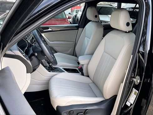 Certified 2022 Volkswagen Tiguan SE R-Line image 8