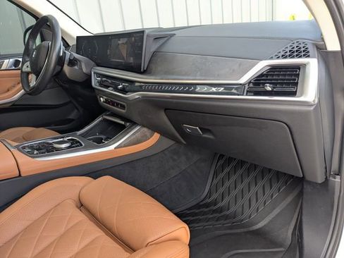 Used 2023 BMW X7 xDrive40i w/ Premium Package AWD/4WD image 4