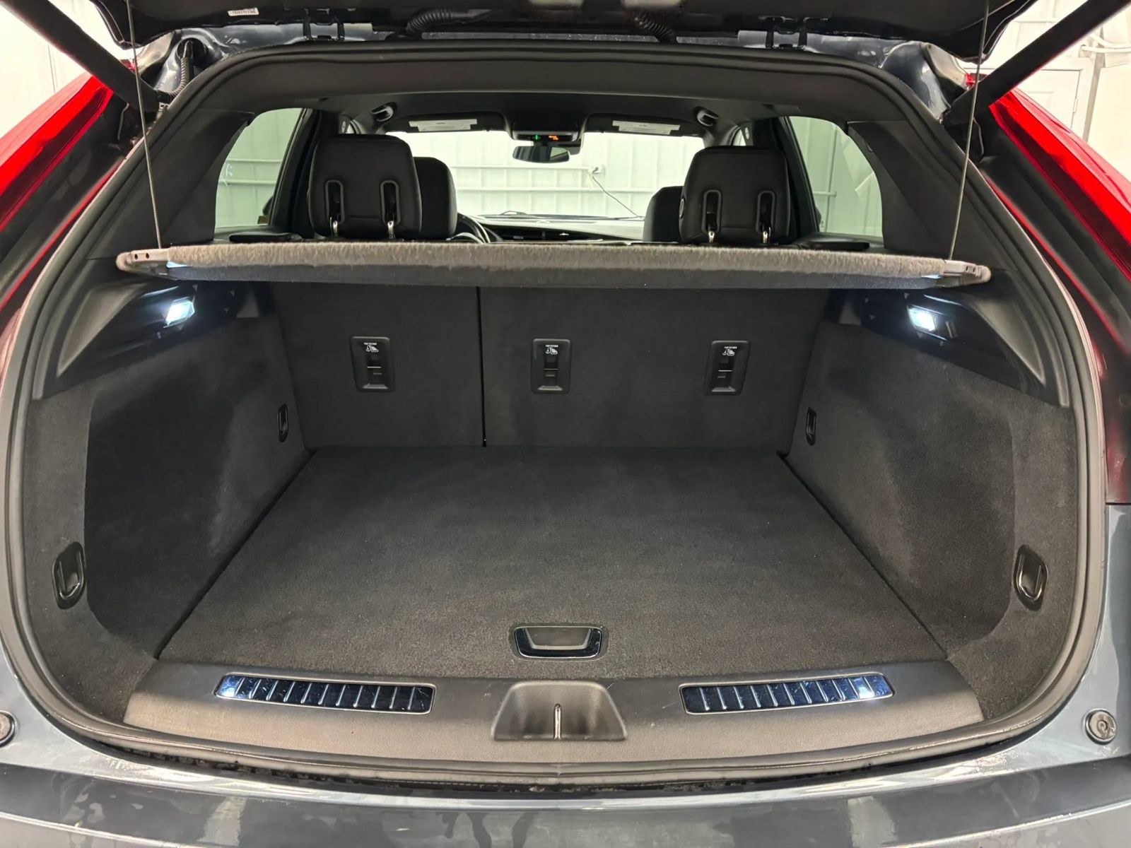 Used 2020 Cadillac XT4 Premium Luxury w/ Technology Package FWD image 36