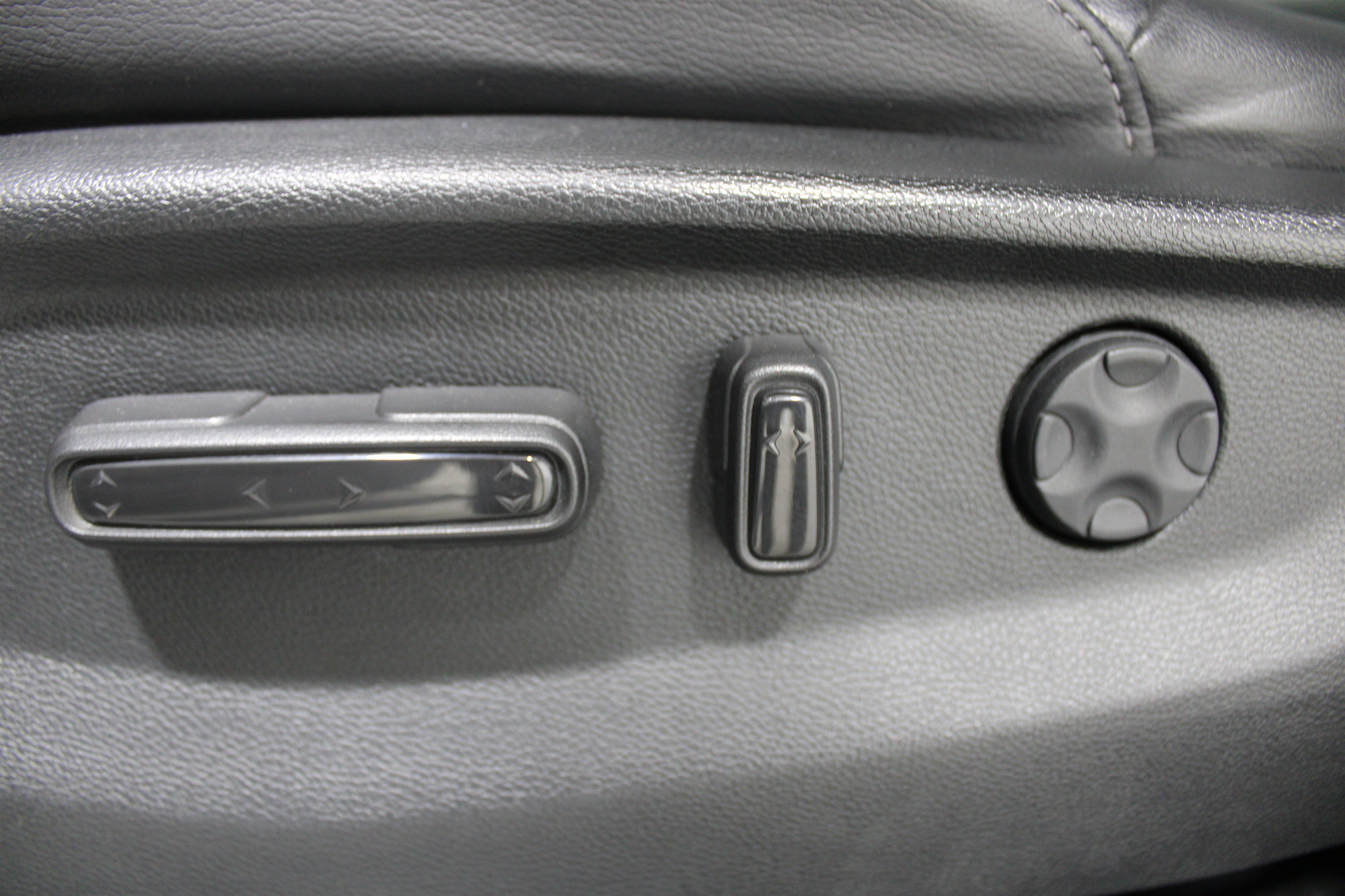 Used 2021 Honda CR-V Touring image 4
