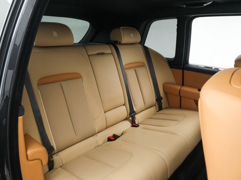 Used 2022 Rolls-Royce Cullinan image 24
