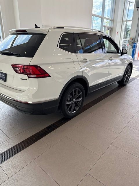 Used 2022 Volkswagen Tiguan SE AWD/4WD image 33