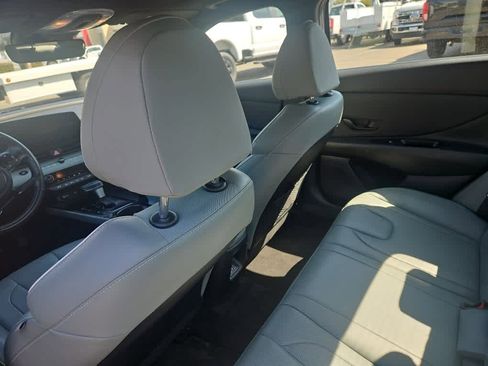 Used 2024 Hyundai Elantra Limited image 9