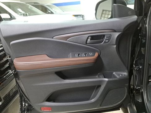 Certified 2025 Honda Passport EX-L image 20