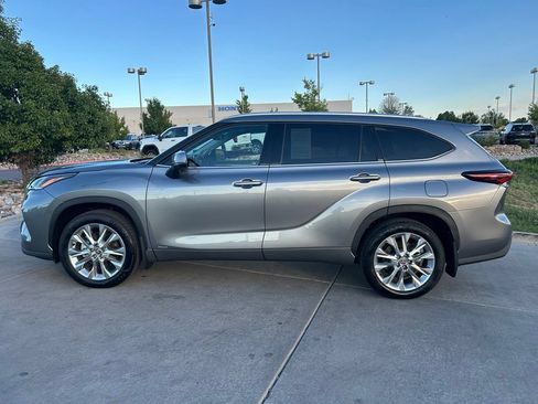 Used 2026 Toyota Highlander Limited AWD/4WD image 4