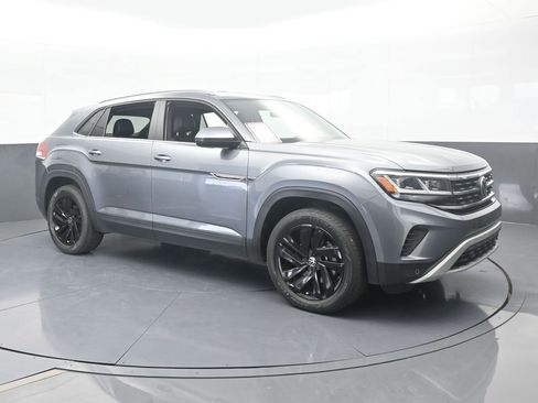 Used 2022 Volkswagen Atlas Cross Sport SE w/ Black Wheel Package image 8