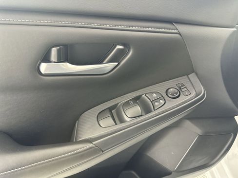 Certified 2025 Nissan Sentra SV FWD image 13