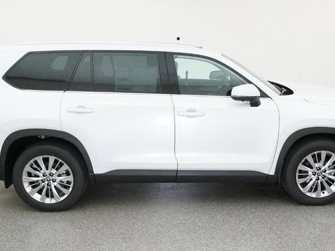 New 2026 Toyota Grand Highlander Platinum image 8