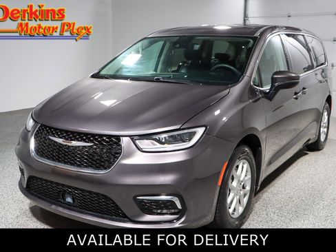 Used 2023 Chrysler Pacifica Touring-L image 1