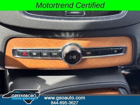 Used 2021 Volvo XC90 T6 Momentum w/ Protection Package image 30