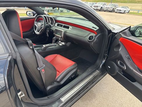 Used 2013 Chevrolet Camaro SS RWD image 12