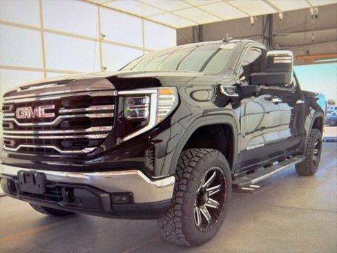 Used 2022 GMC Sierra 1500 SLT image 2