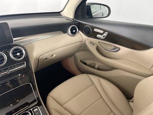 Used 2019 Mercedes-Benz GLC 300 4MATIC image 21