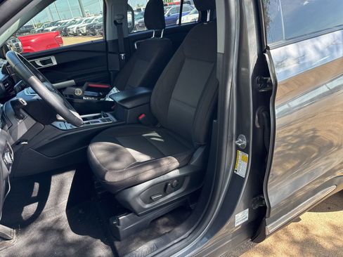 Used 2023 Ford Explorer XLT image 11