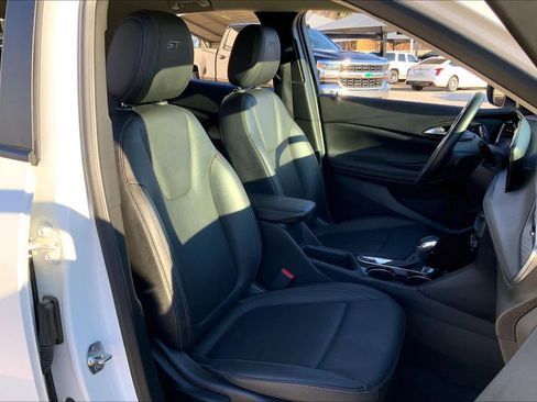 Used 2024 Buick Encore GX Sport Touring image 8