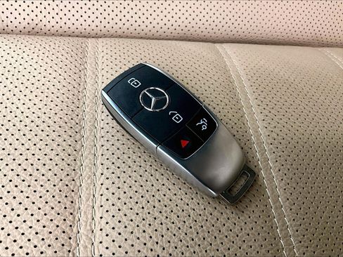 Used 2026 Mercedes-Benz GLS 580 4MATIC image 12