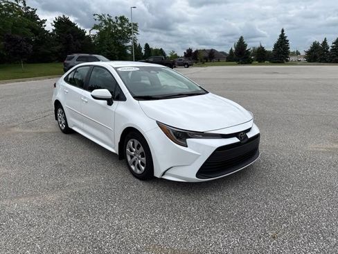 Used 2024 Toyota Corolla LE FWD image 3