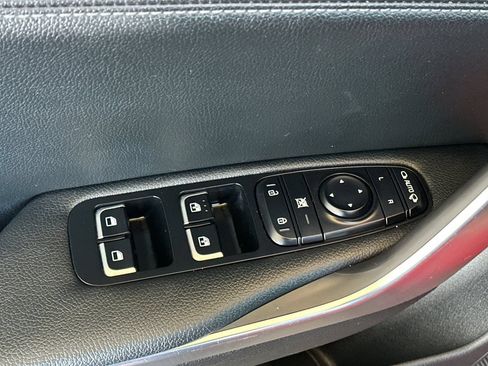 Used 2022 Kia Stinger GT1 RWD image 12