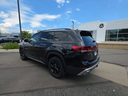 Used 2024 Volkswagen Atlas Peak Edition SE AWD/4WD image 3