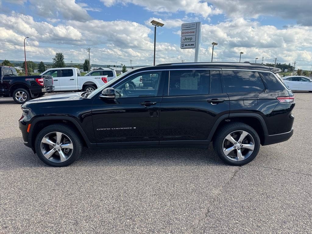 Used 2022 Jeep Grand Cherokee L Limited AWD/4WD image 2