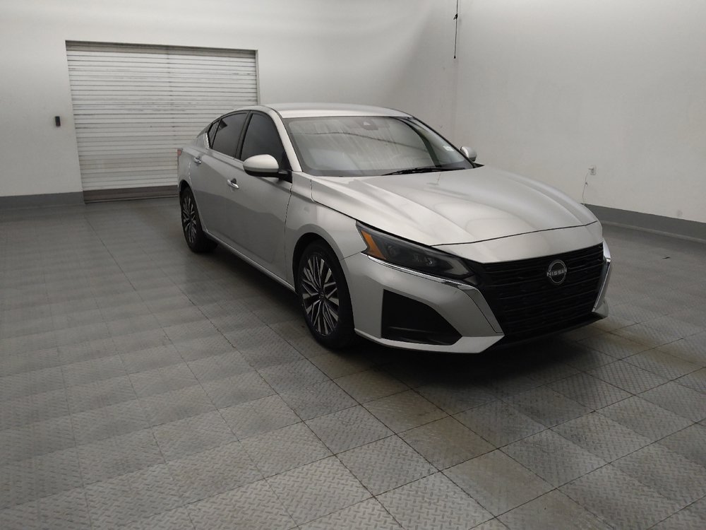 Used 2023 Nissan Altima 2.5 SV FWD image 13