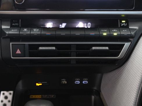 Used 2025 Toyota Camry SE w/ Convenience Package FWD image 19