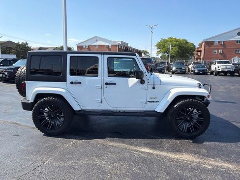 Used 2015 Jeep Wrangler Unlimited Sahara w/ Connectivity Group AWD/4WD image 4
