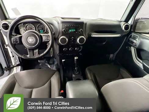 Used 2016 Jeep Wrangler Unlimited Rubicon w/ Connectivity Group image 7