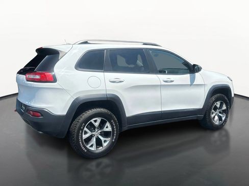 Used 2016 Jeep Cherokee Trailhawk w/ Leather Interior Group AWD/4WD image 3